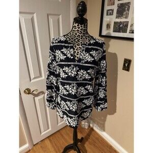 Chico’s Top Medium Blue White Eyelet Embroidered Floral Elastic Puff Sleeve READ